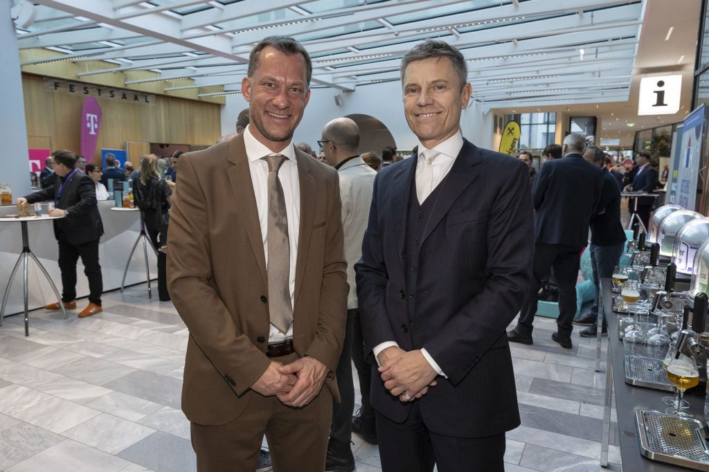 Nikolaus Resl & Stefan W. Schmitz